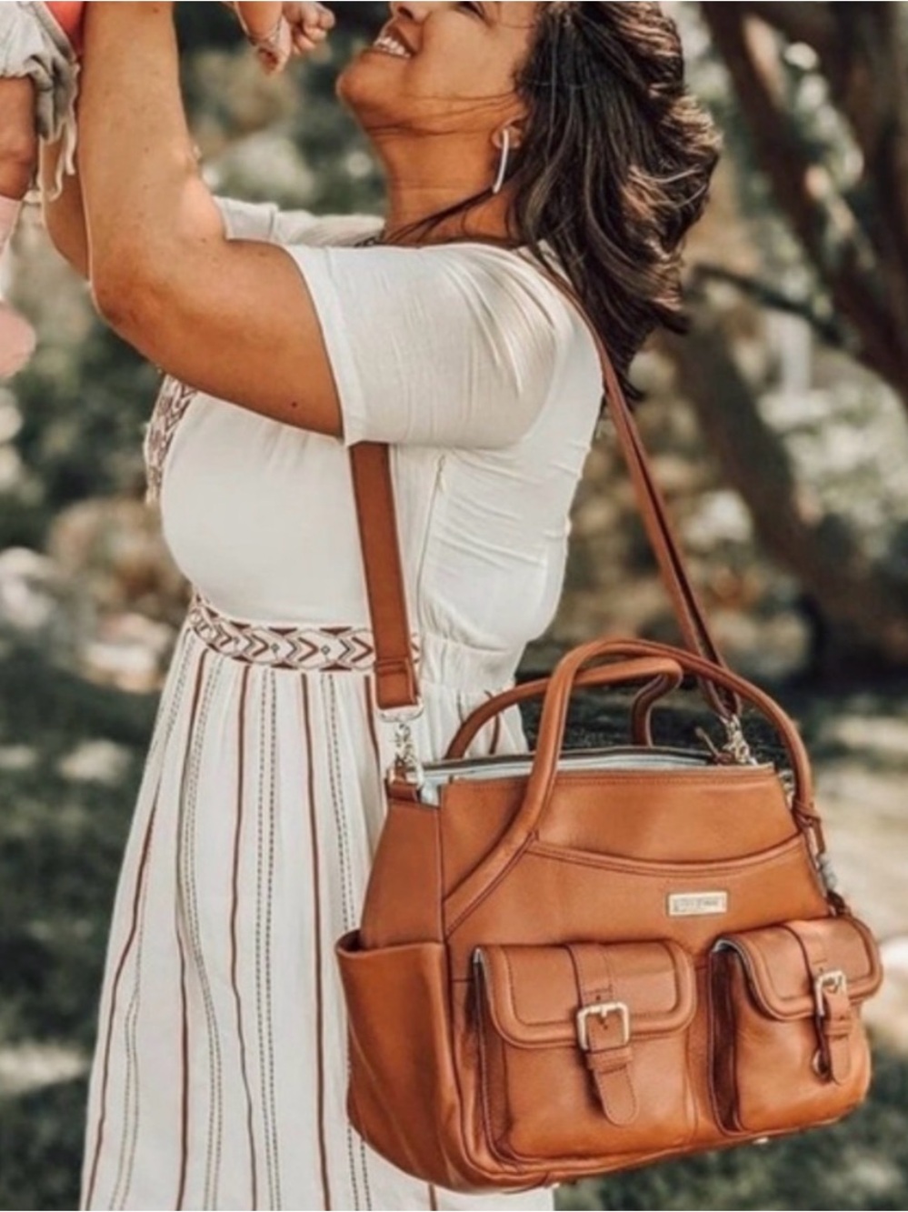 Structured Tan Bag with Exterior Pockets Lily & Jade Elizabeth in Congac
